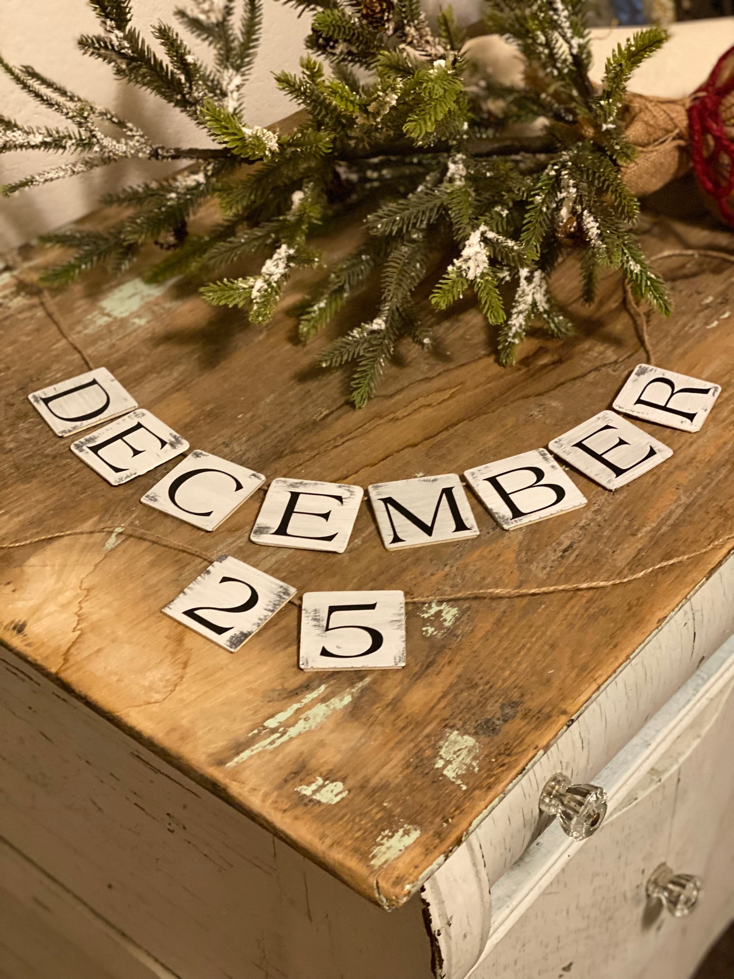 DECEMBER 25 Garland