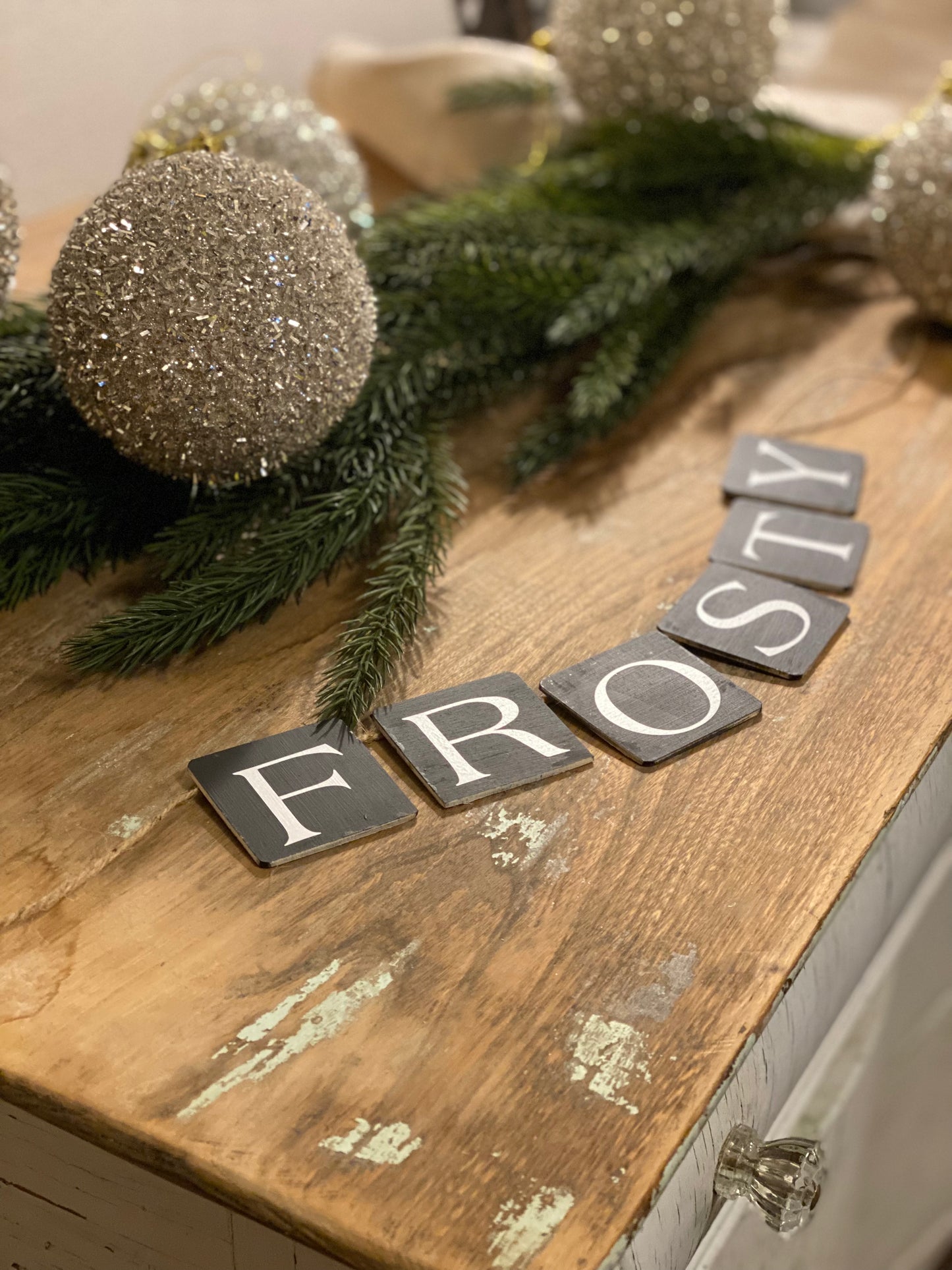 FROSTY Garland