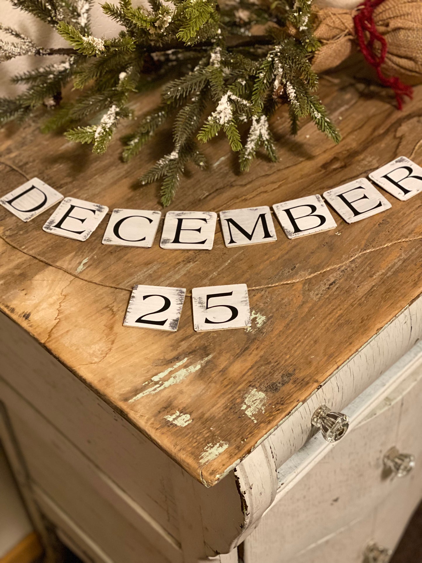 DECEMBER 25 Garland